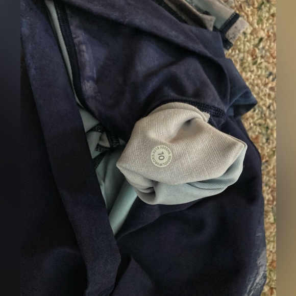 Lululemon Wunder Under tights - Picture 7 of 11